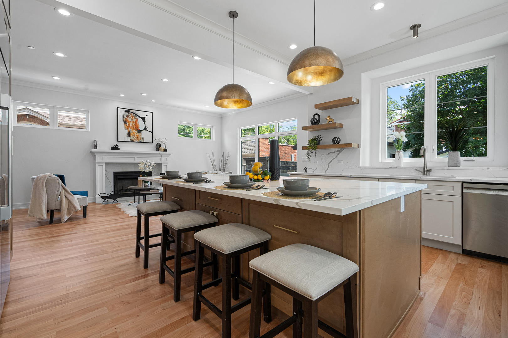 1705 South Prospect Avenue Park Ridge, IL 60068 - Photo 5 of 42 a kitchen with a table and chairs in it