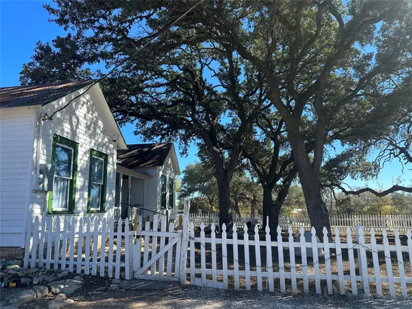 $665,000 | 543 Narrows Road, Blanco, TX 78606