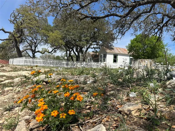 $665,000 | 543 Narrows Road, Blanco, TX 78606