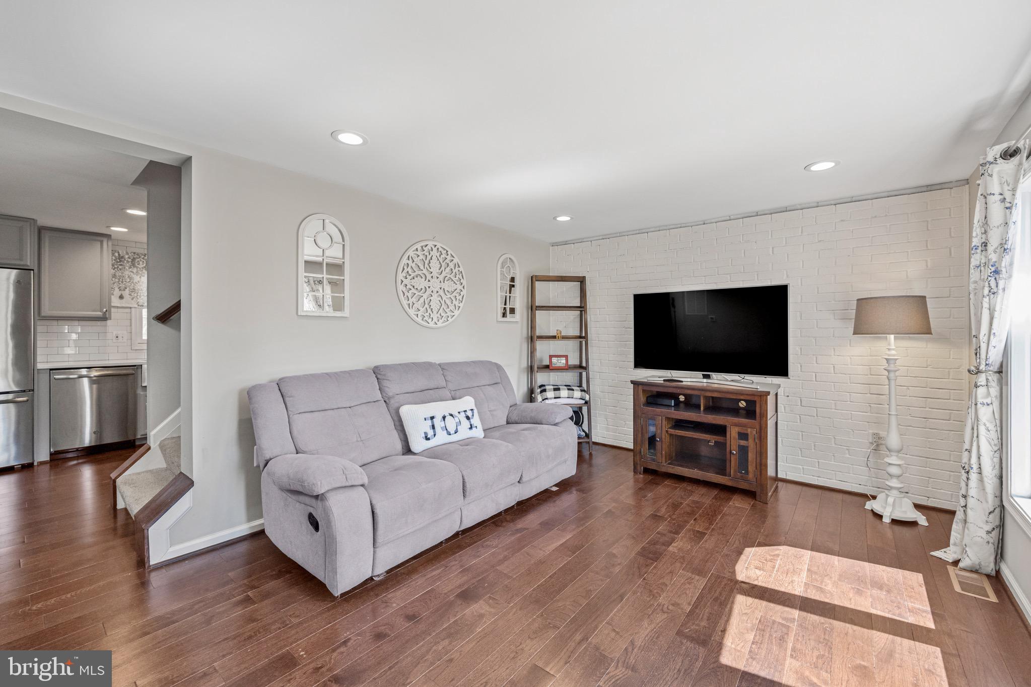 1002 Chapel Road New Windsor, MD 21776 - Photo 11 of 51 Living Room