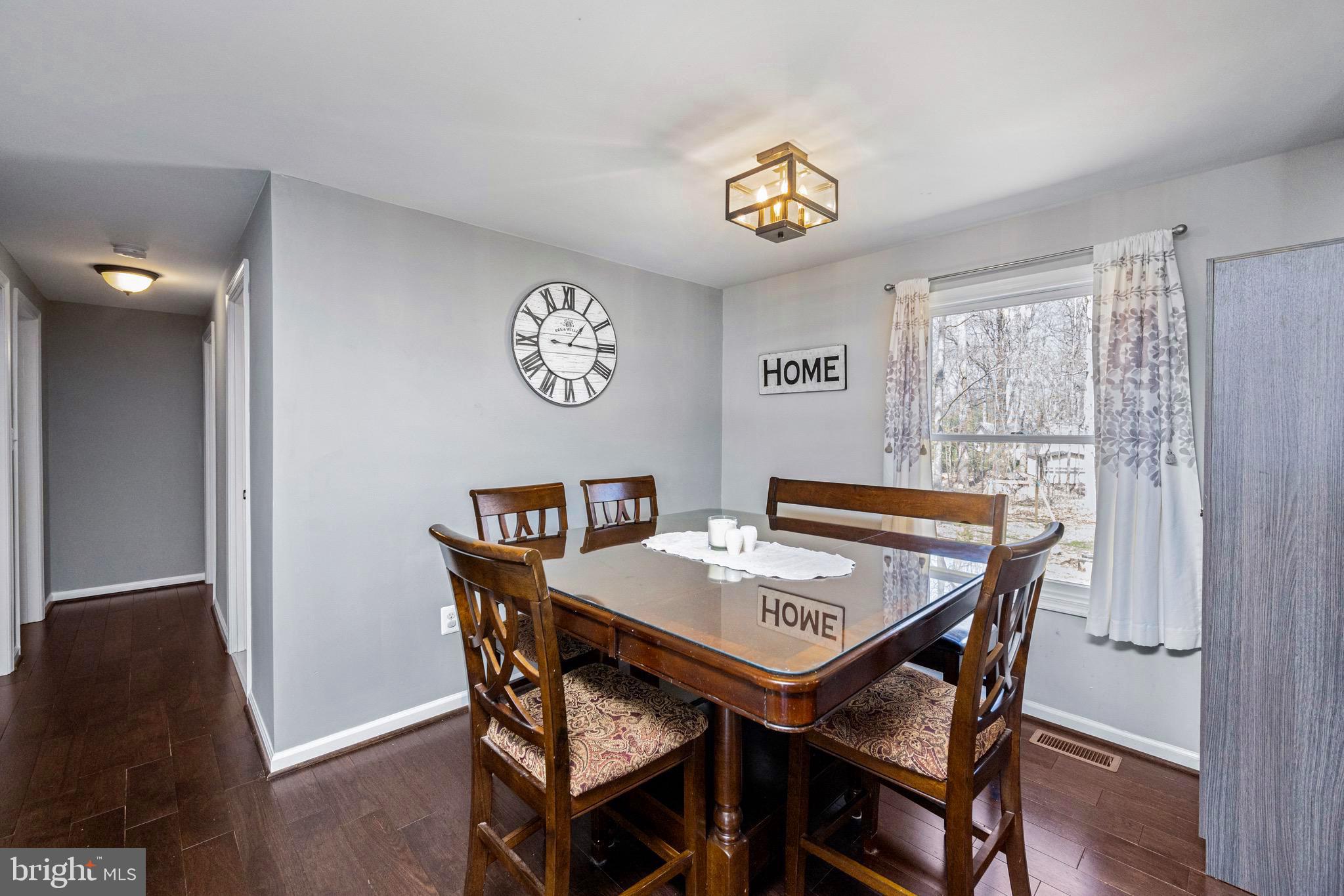 1002 Chapel Road New Windsor, MD 21776 - Photo 4 of 51 Dining Area - Friends Welcome