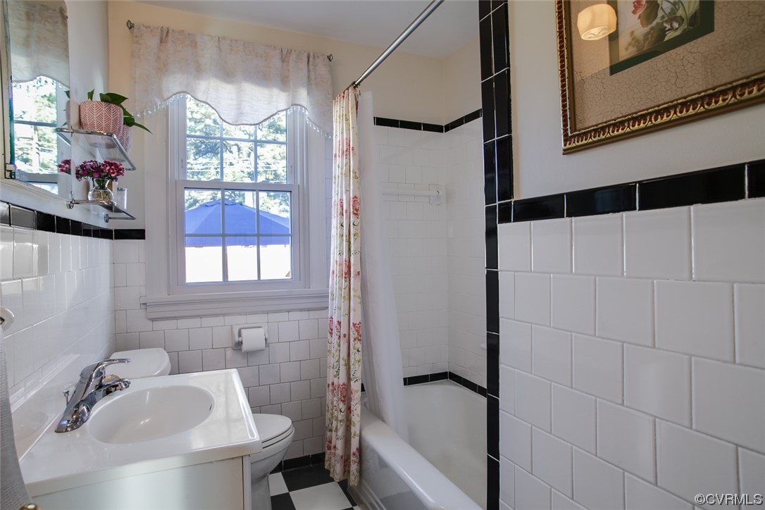 3018 Overton Road Henrico, VA 23228 - Photo 14 of 18 Classic b&w tiled bathroom