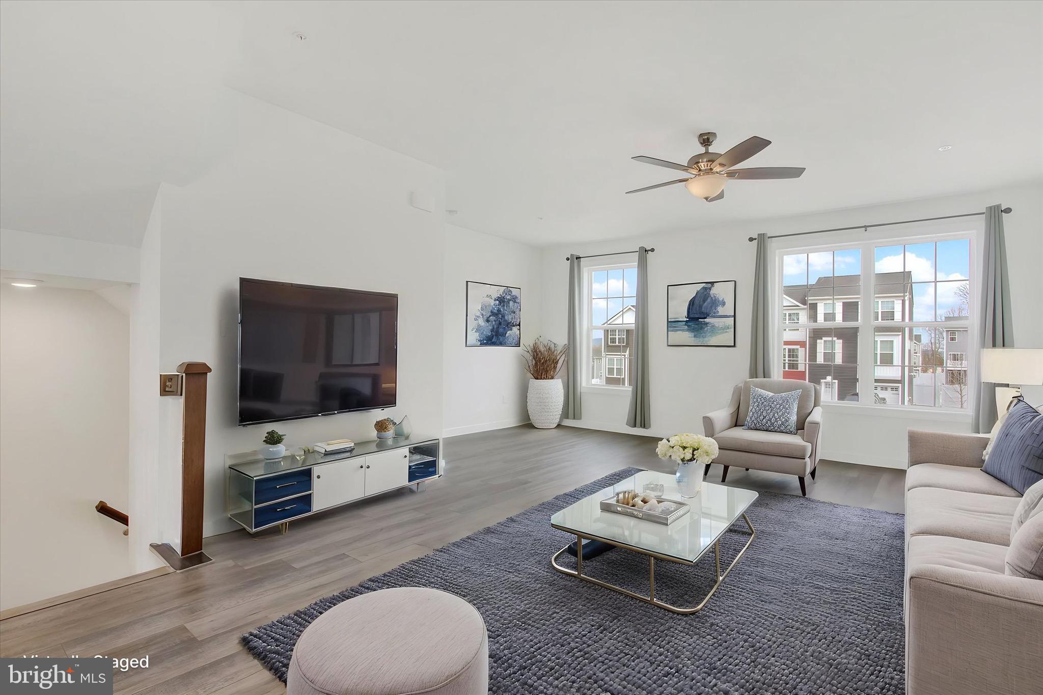 76 Coop Lane Hanover, PA 17331 - Photo 3 of 40 Main lvl living room