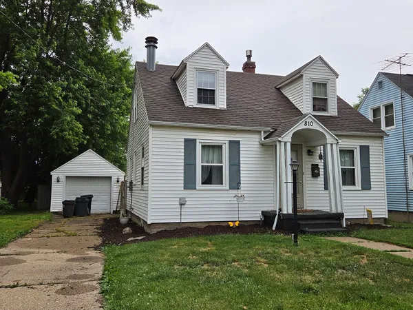$109,900 | 810 East 15th Street, Sterling, IL 61081