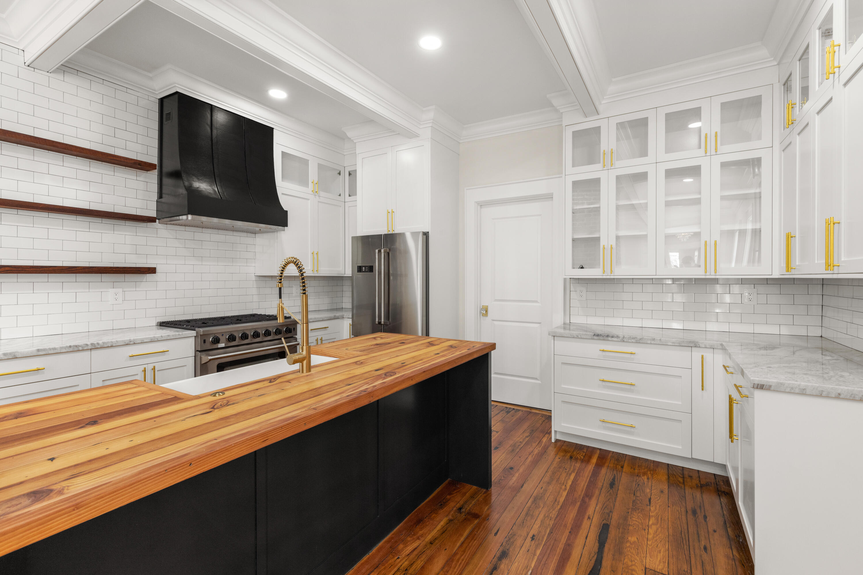 327 Sumter Street Charleston, SC 29403 - Photo 26 of 51 327 Sumter Street