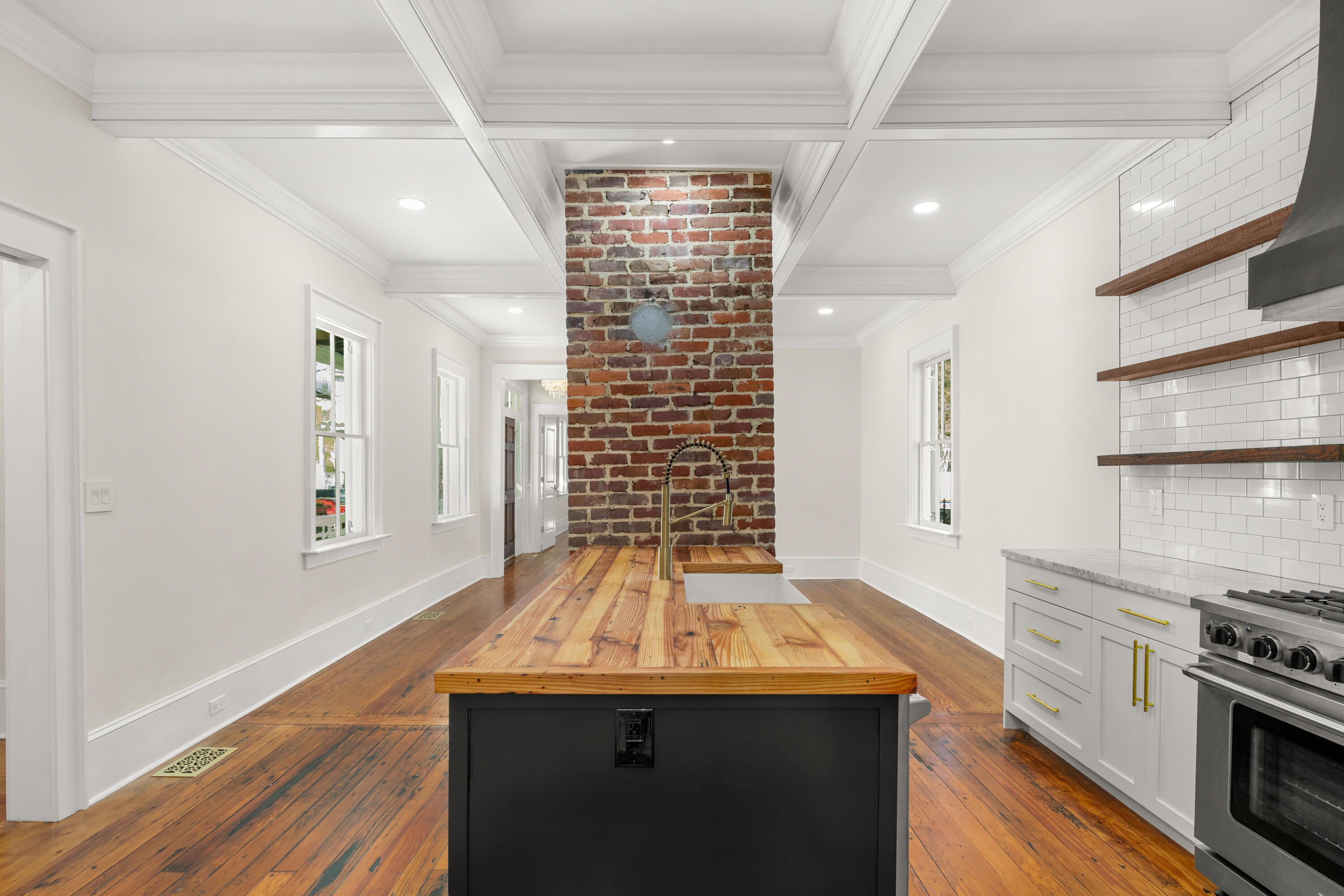 327 Sumter Street Charleston, SC 29403 - Photo 9 of 51 327 Sumter Street