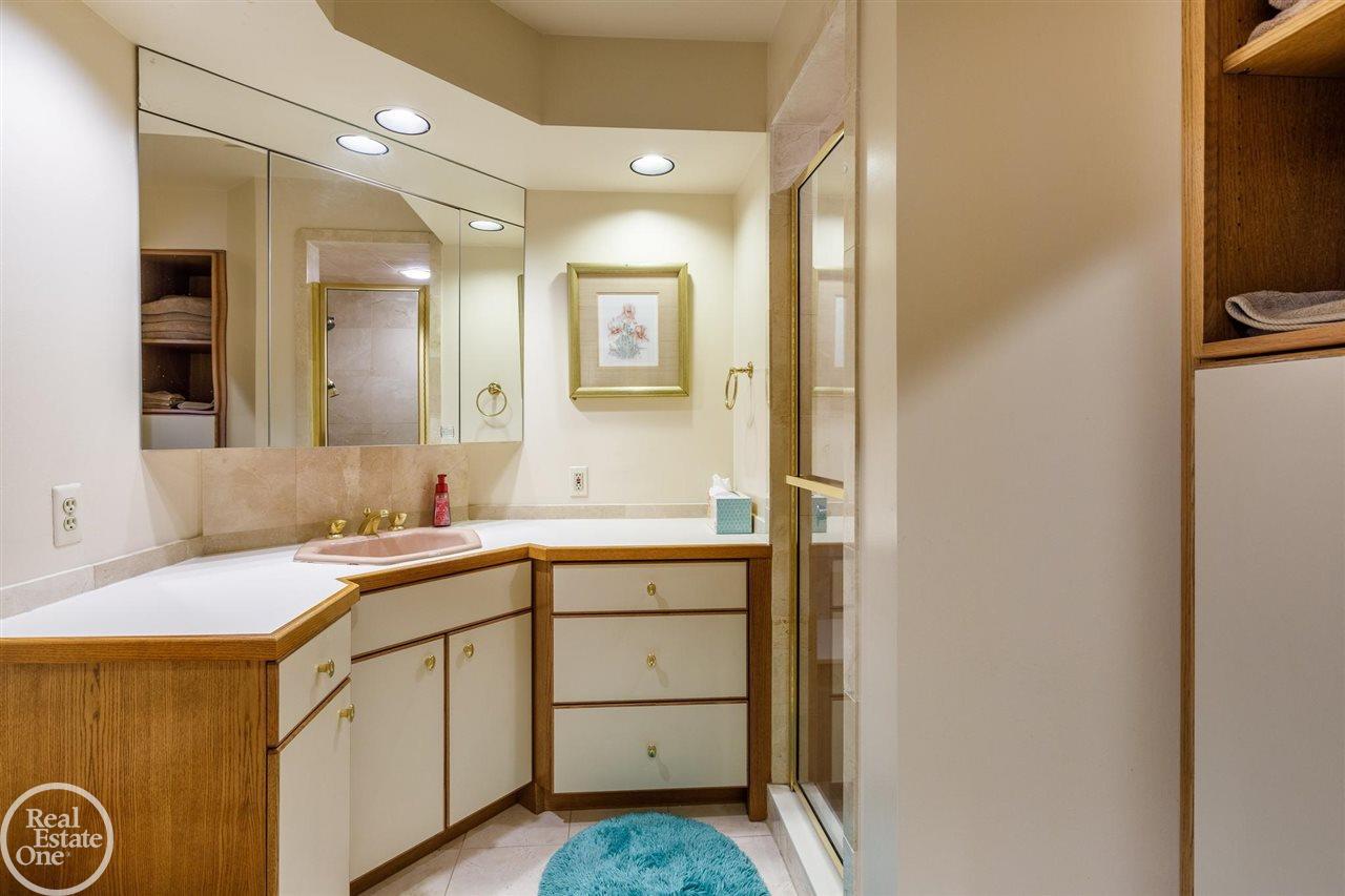 1720 Vernier Road Grosse Pointe, MI 48236 - Photo 27 of 35 50055356-26.JPG