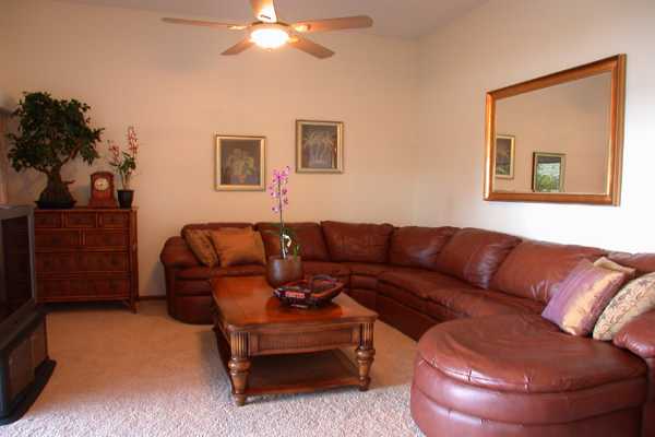 366 Papaloa Road, Unit 1C Kapaa, HI 96746 - Photo 8 of 11 a living room with furniture and a lamp