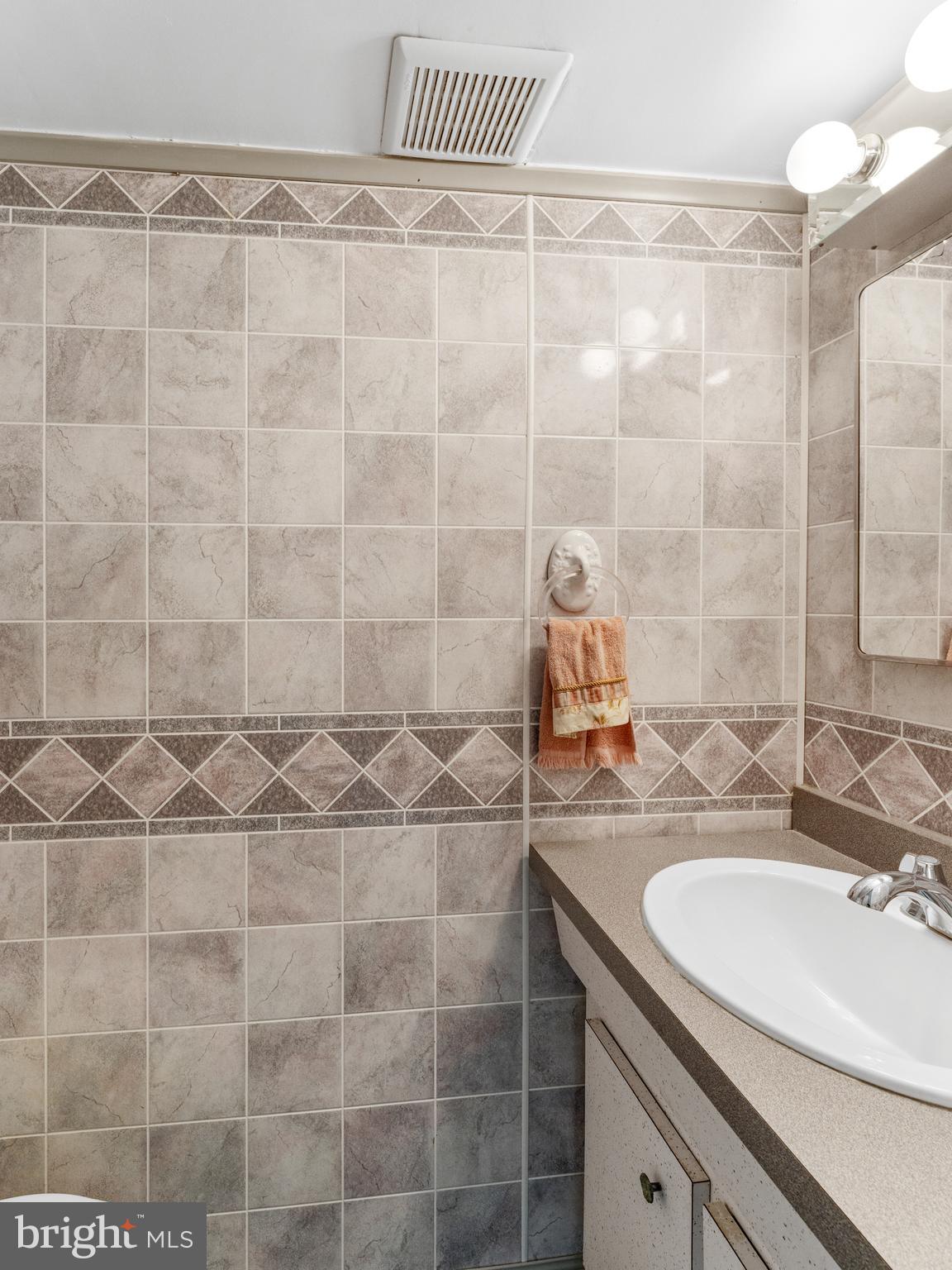 3840 Greenacres Road Philadelphia, PA 19154 - Photo 23 of 29 Powder Room Downstairs