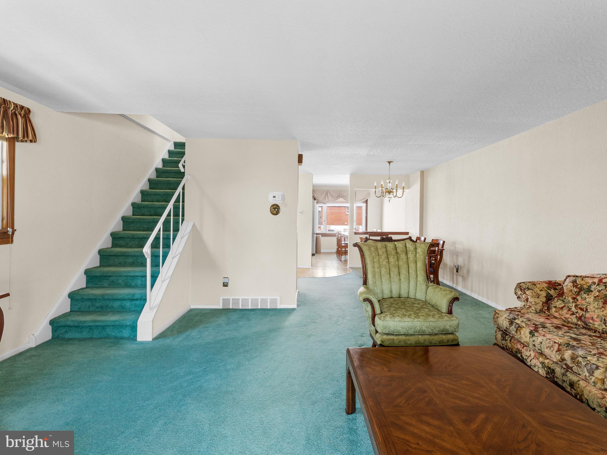 3840 Greenacres Road Philadelphia, PA 19154 - Photo 8 of 29 Living Room/ Dining Room