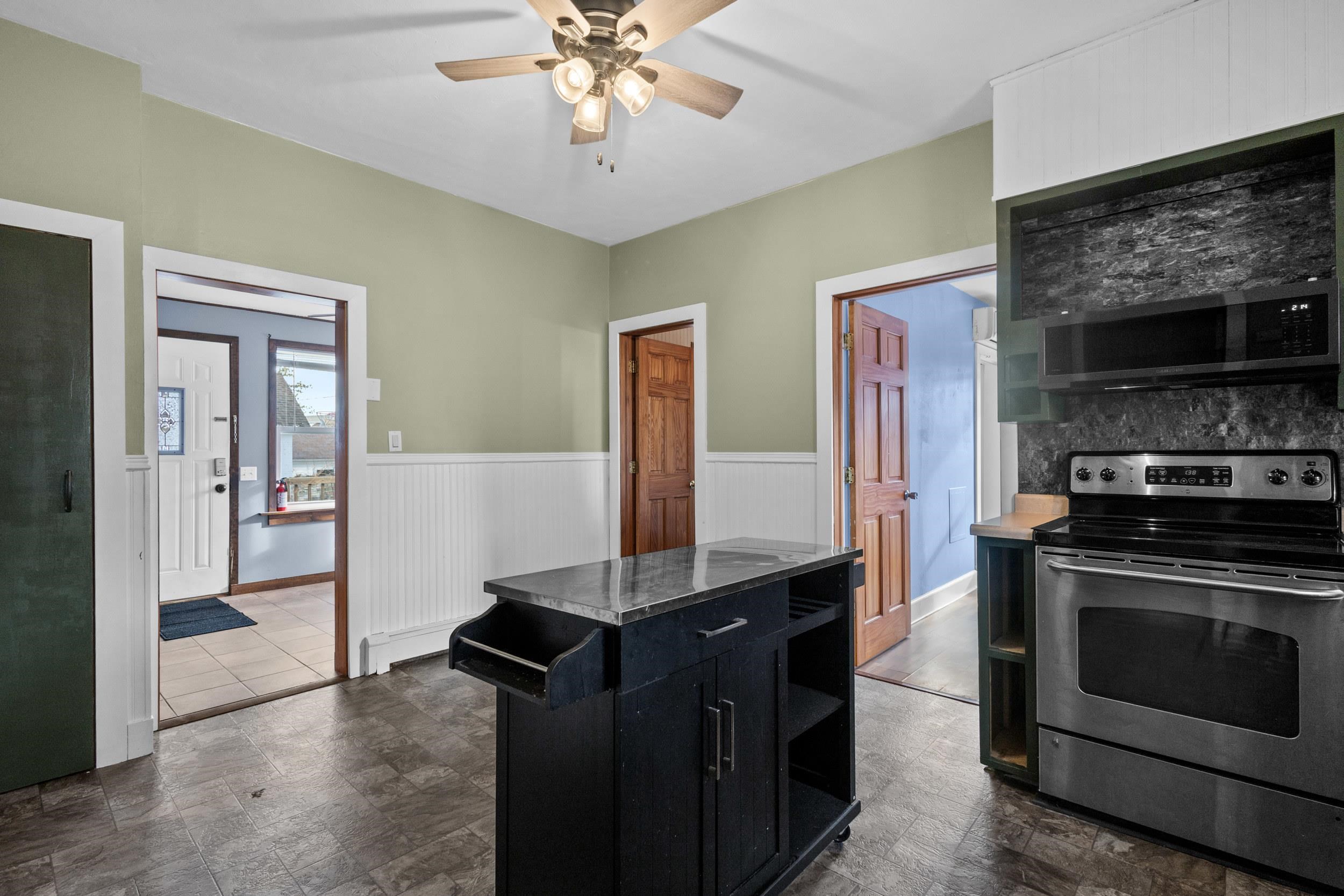 218 West Emmett Street Portage, WI 53901 - Photo 6 of 47