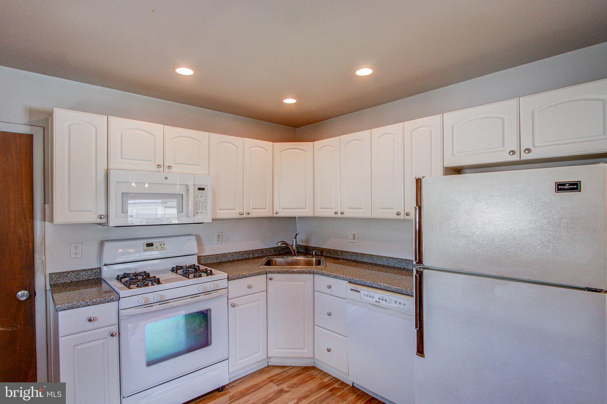 1073 Surrey Road Philadelphia, PA 19115 - Photo 14 of 32