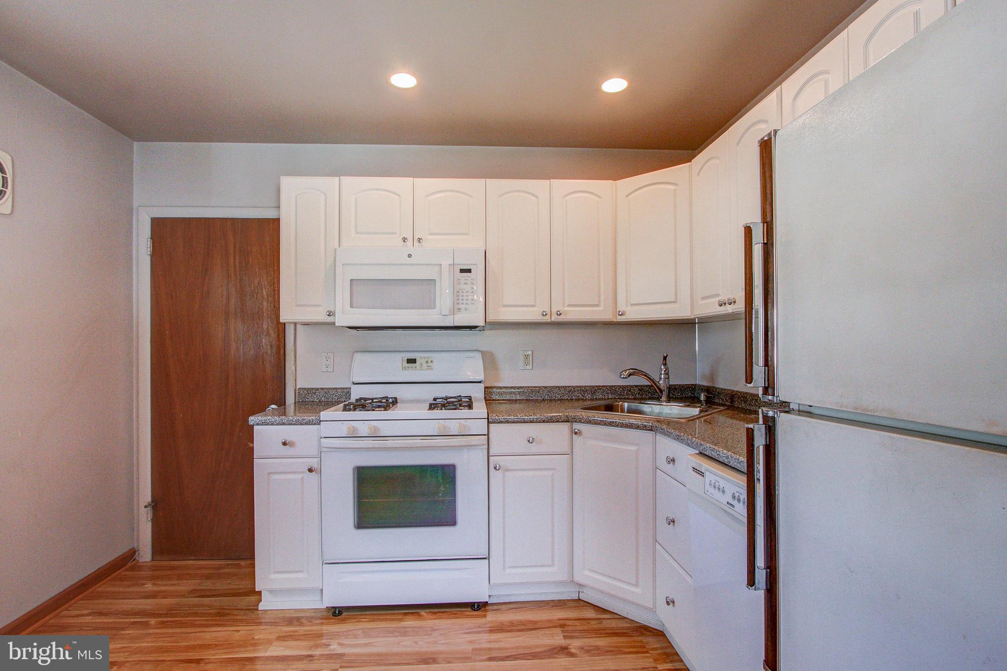 1073 Surrey Road Philadelphia, PA 19115 - Photo 15 of 32