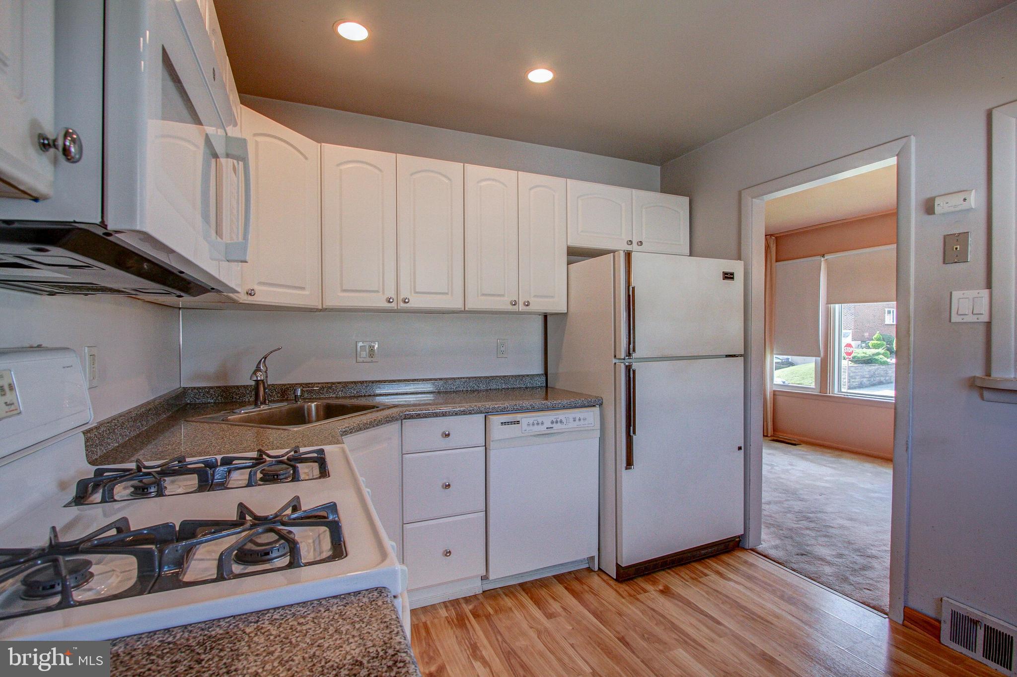 1073 Surrey Road Philadelphia, PA 19115 - Photo 16 of 32