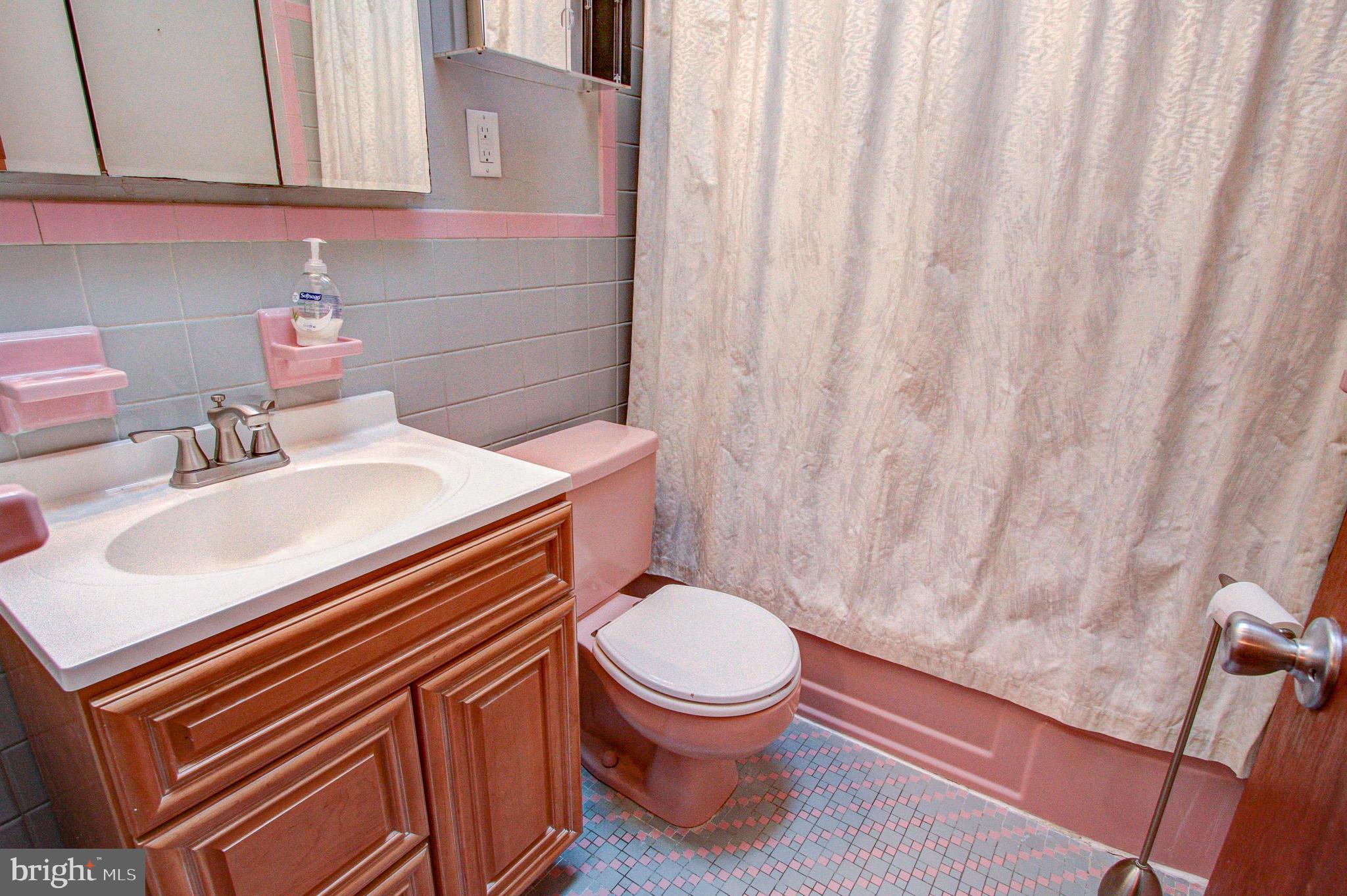 1073 Surrey Road Philadelphia, PA 19115 - Photo 24 of 32
