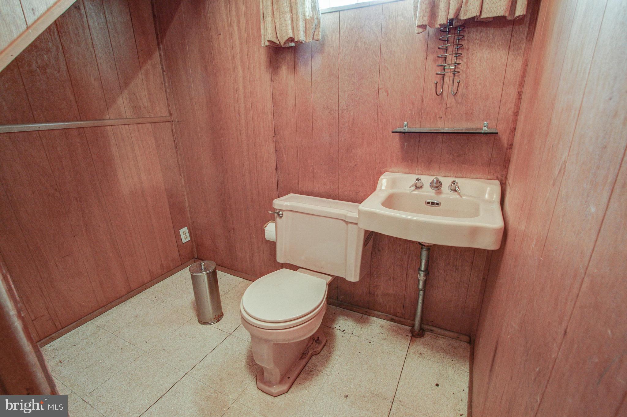 1073 Surrey Road Philadelphia, PA 19115 - Photo 28 of 32
