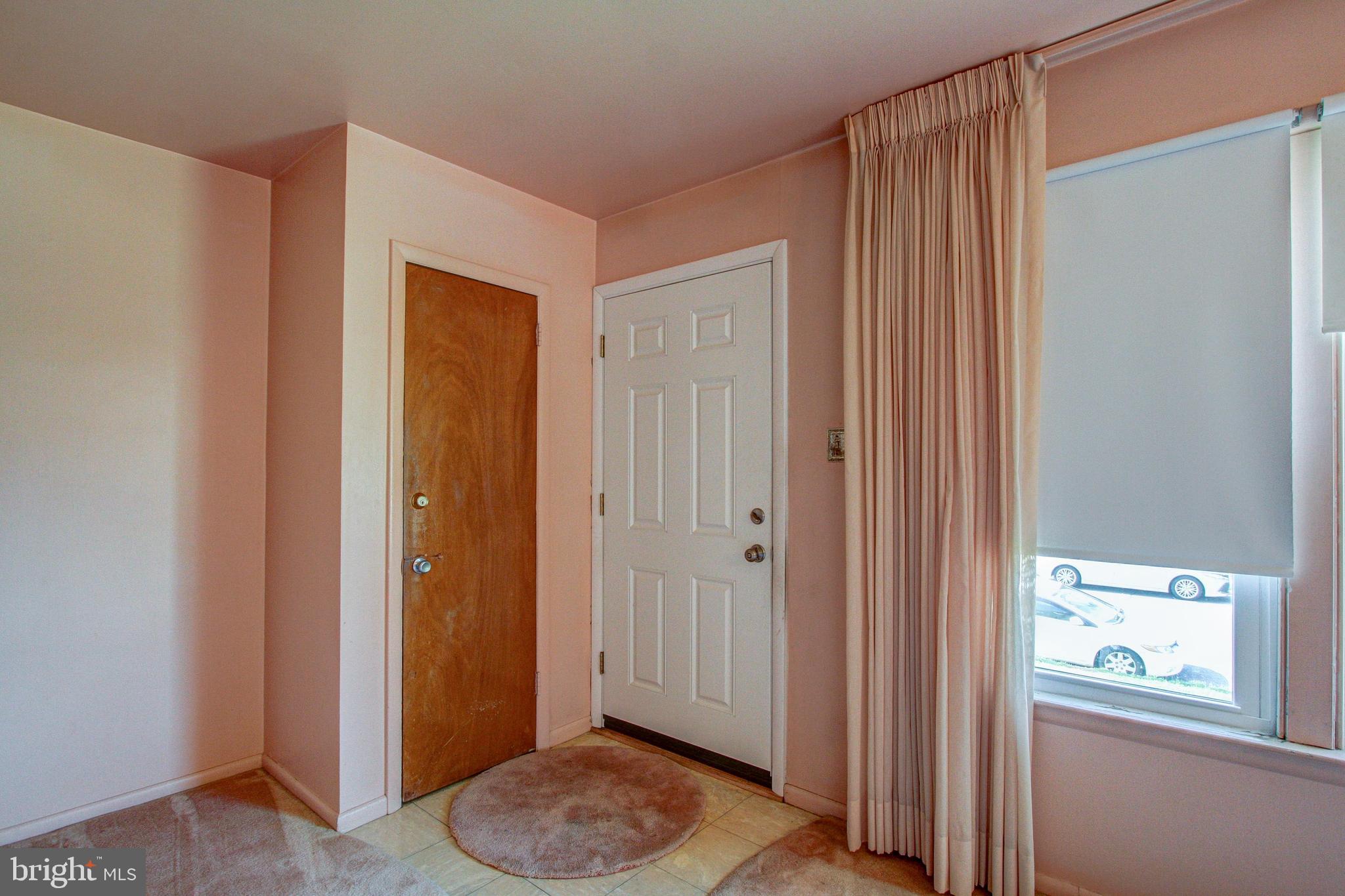 1073 Surrey Road Philadelphia, PA 19115 - Photo 7 of 32