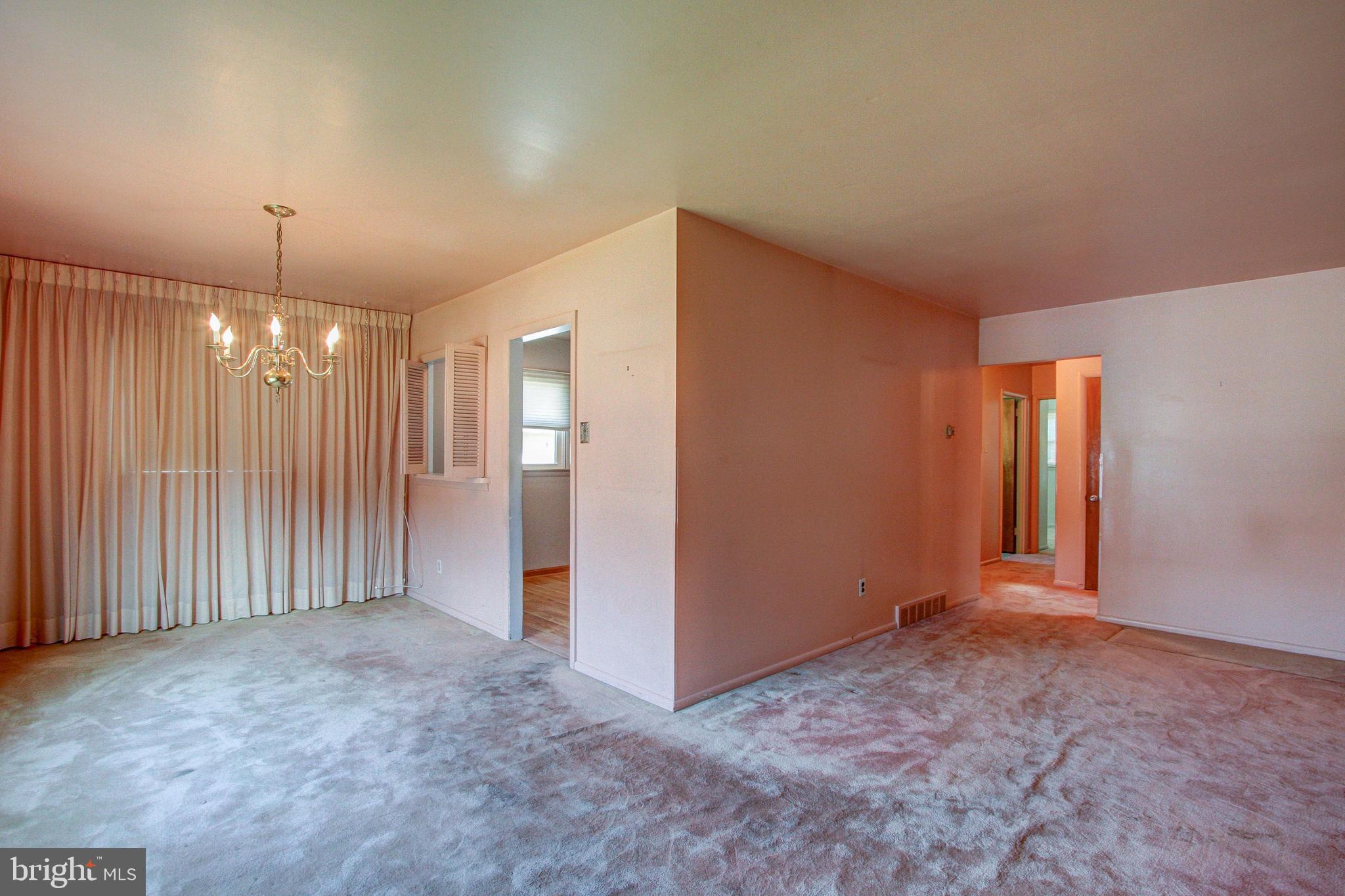 1073 Surrey Road Philadelphia, PA 19115 - Photo 8 of 32