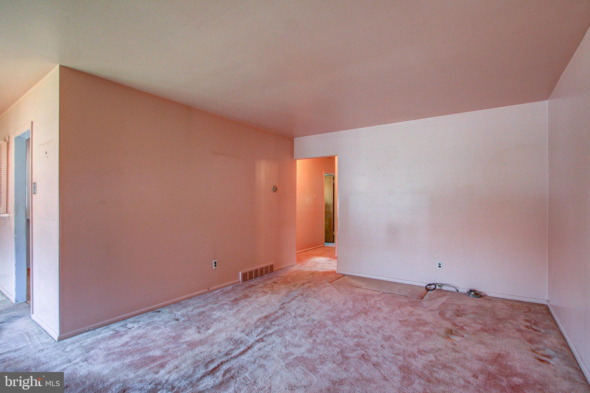 1073 Surrey Road Philadelphia, PA 19115 - Photo 9 of 32