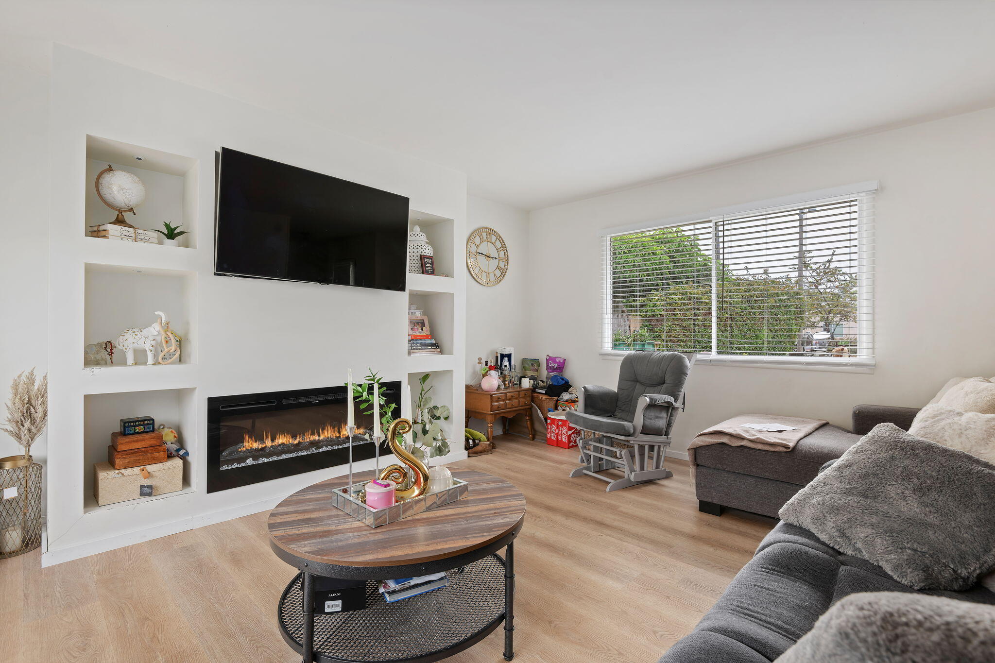 676 San Ramon Drive Santa Barbara, CA 93111 - Photo 3 of 12 05 - Living Room