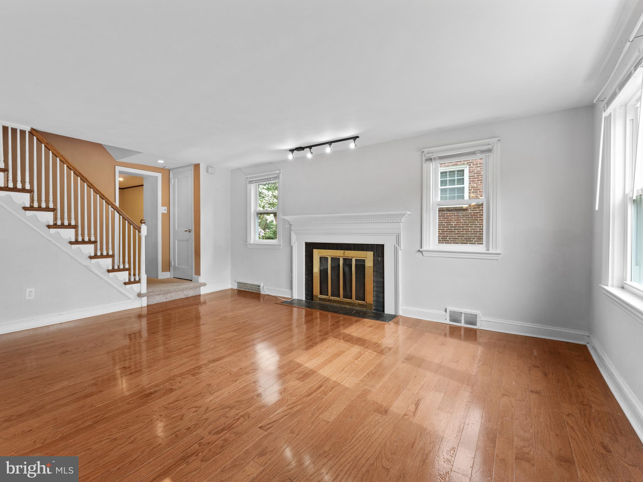 907 Powder Mill Lane Wynnewood, PA 19096 - Photo 2 of 27