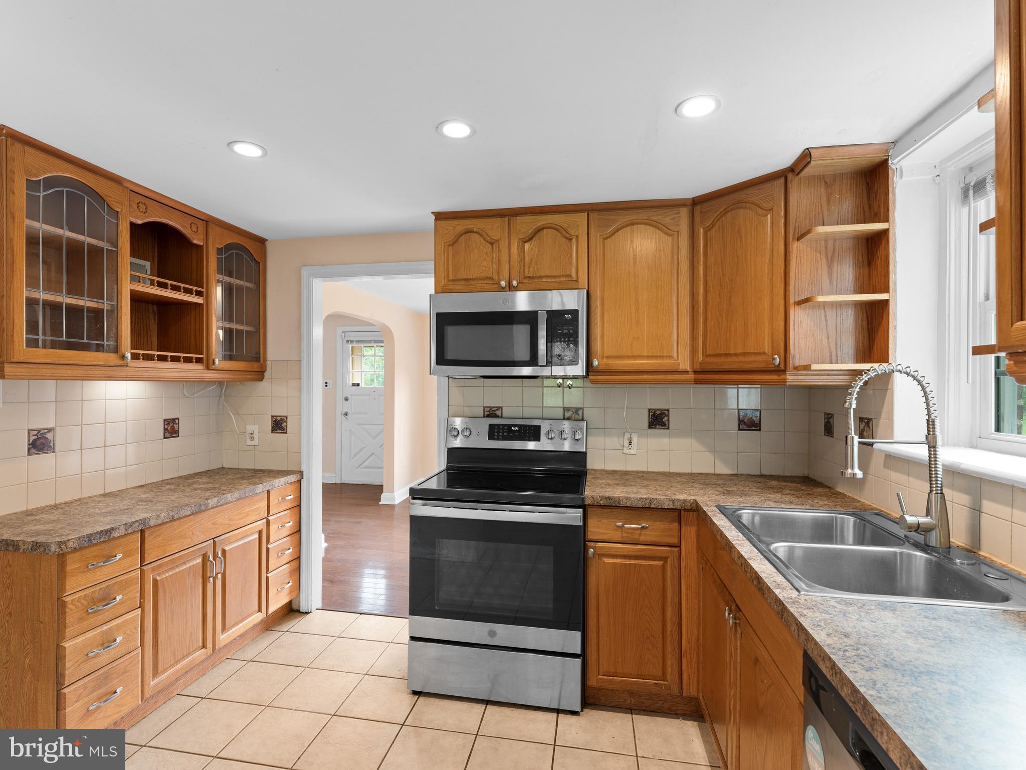 907 Powder Mill Lane Wynnewood, PA 19096 - Photo 3 of 27