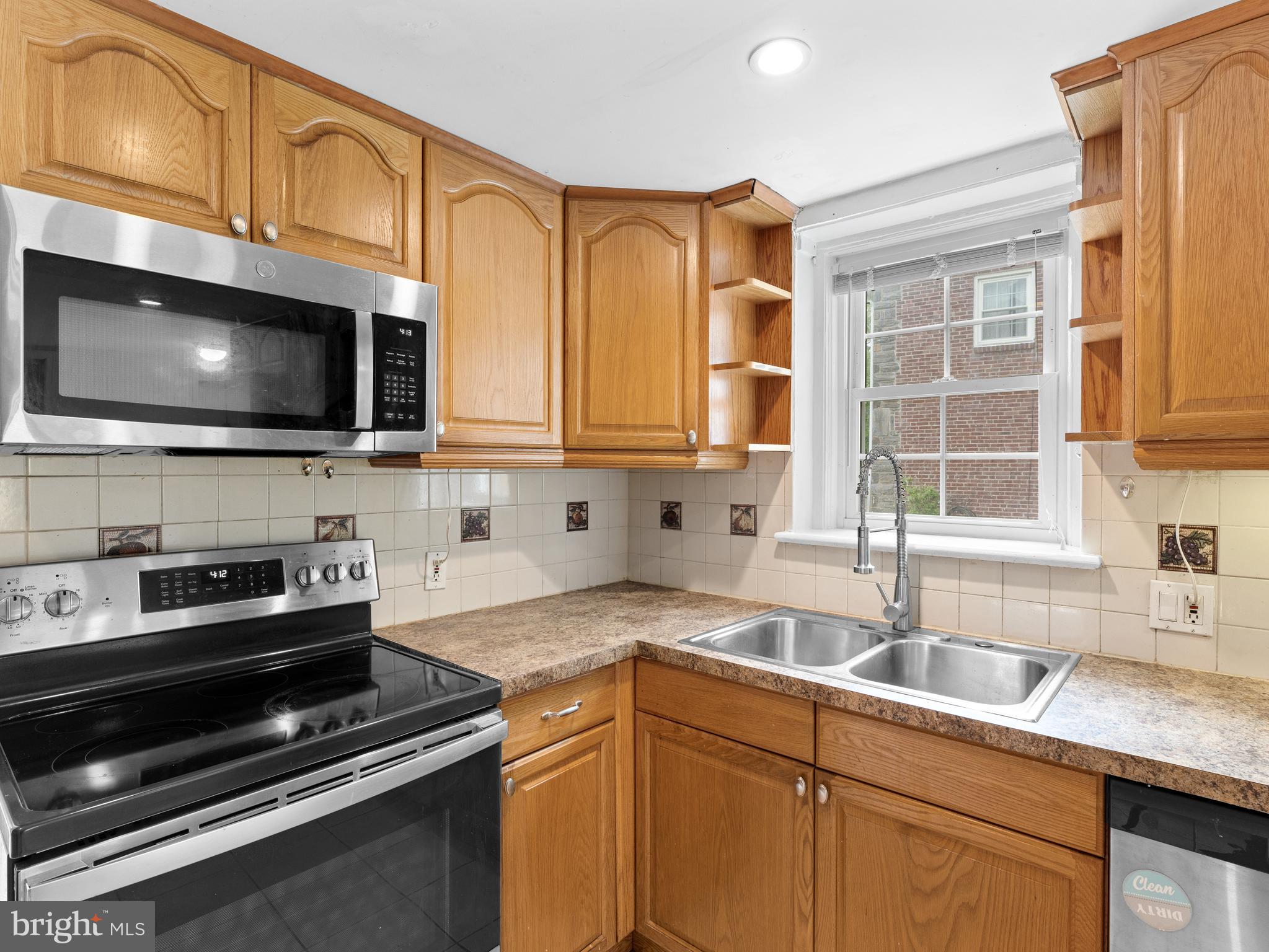 907 Powder Mill Lane Wynnewood, PA 19096 - Photo 4 of 27