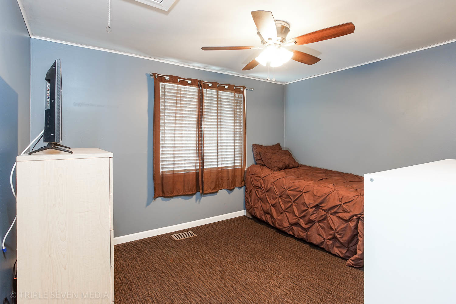 8763 South Corcoran Road Hometown, IL 60456 - Photo 22 of 28 a bedroom with a bed and window