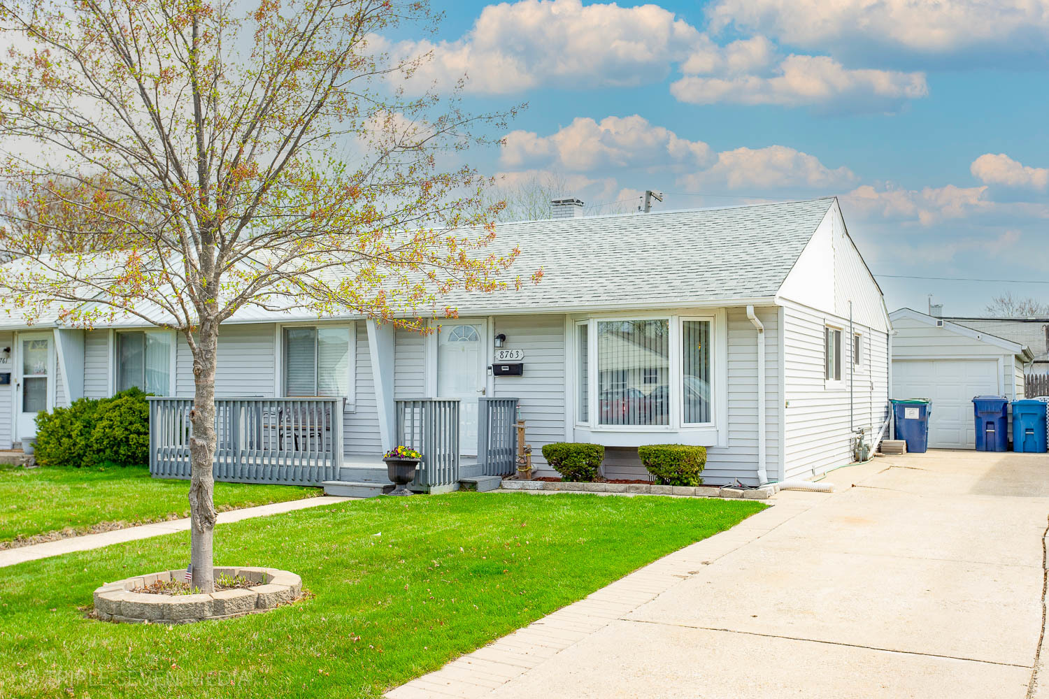 8763 South Corcoran Road Hometown, IL 60456 - Photo 4 of 28 a front view of a house with garden