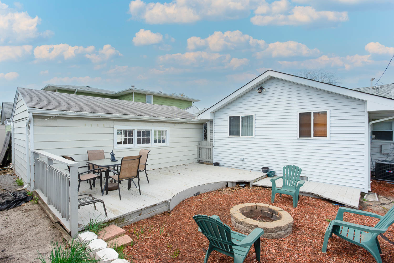 8763 South Corcoran Road Hometown, IL 60456 - Photo 7 of 28 a view of a dinning table and chairs in patio