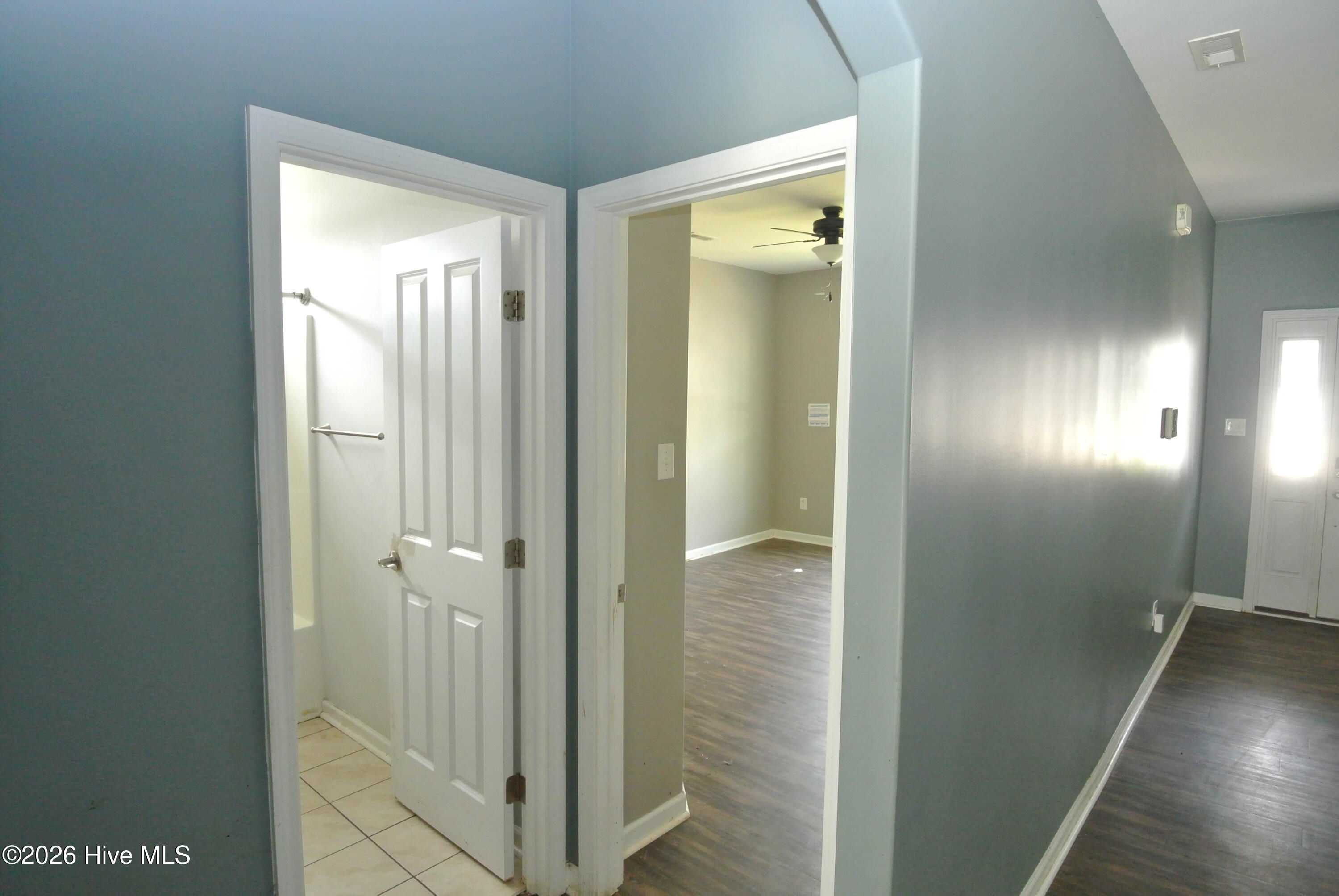 315 Station House Road New Bern, NC 28562 - Photo 4 of 28 Downstairs bedroom off entryway