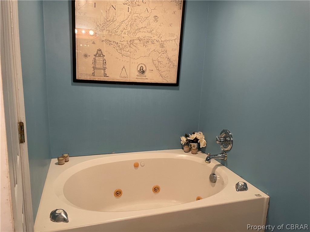 212 Millstone Landing Road Water View, VA 23180 - Photo 29 of 33 bath #2 with jetted tub