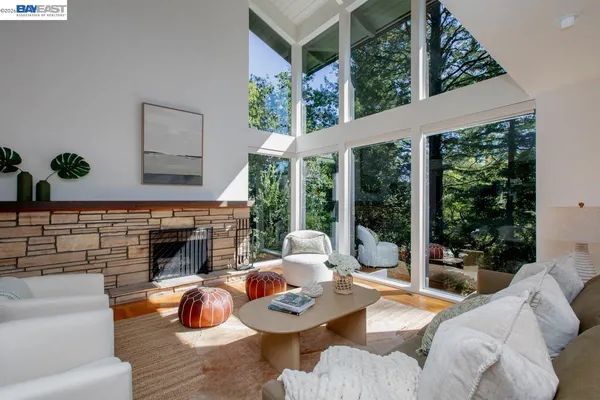 $1,295,000 | 6540 Saroni Drive, Oakland, CA 94611