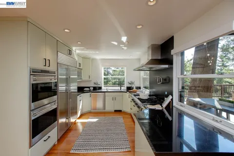 $1,295,000 | 6540 Saroni Drive, Oakland, CA 94611