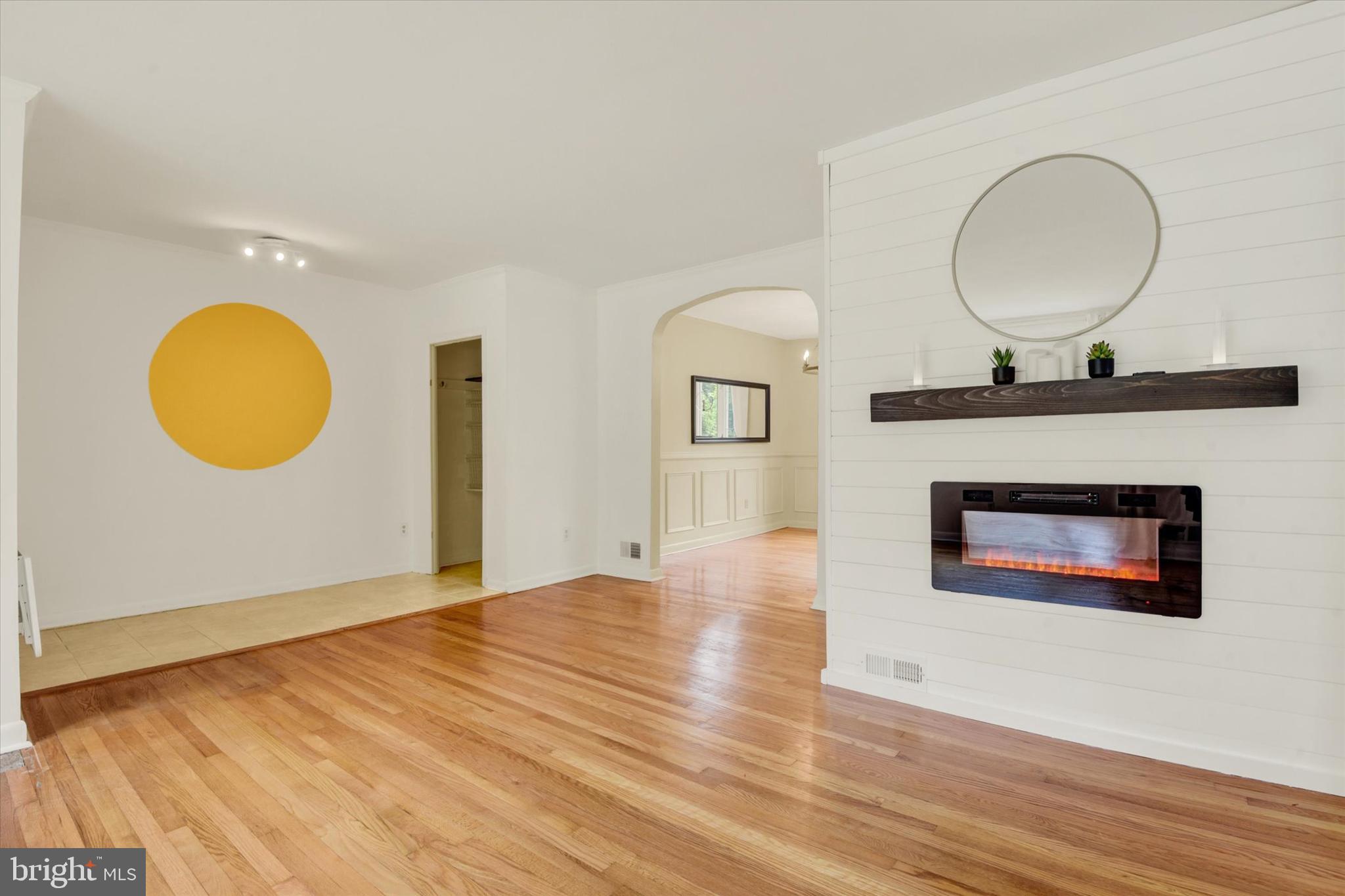 4923 Pleasant Grove Road Reisterstown, MD 21136 - Photo 6 of 35 Electric fireplace