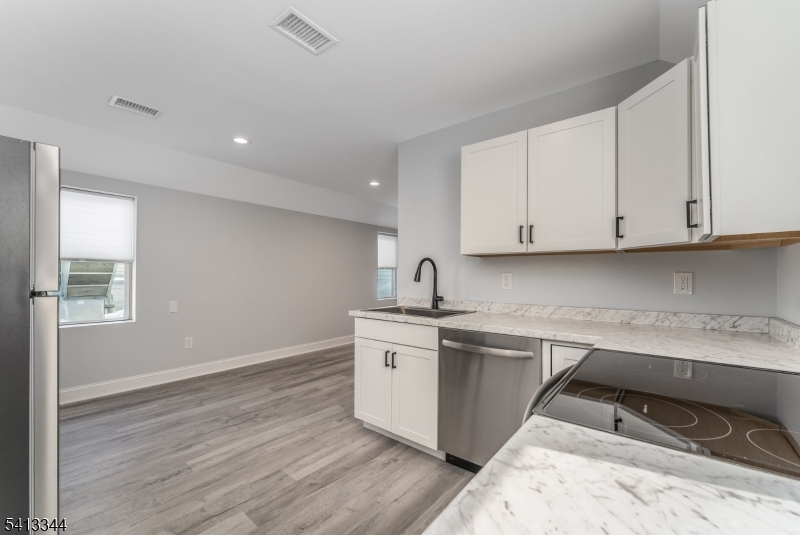 48 West Somerset Street Raritan, NJ 08869 - Photo 4 of 15