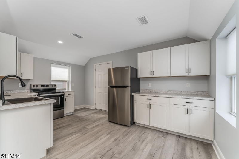 48 West Somerset Street Raritan, NJ 08869 - Photo 5 of 15