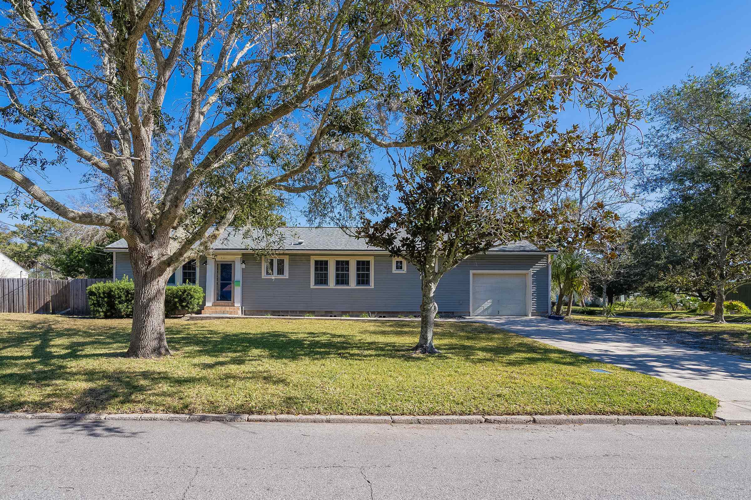 401 Zorayda Avenue St. Augustine, FL 32080 - Photo 2 of 41 a house that has a tree in front of it