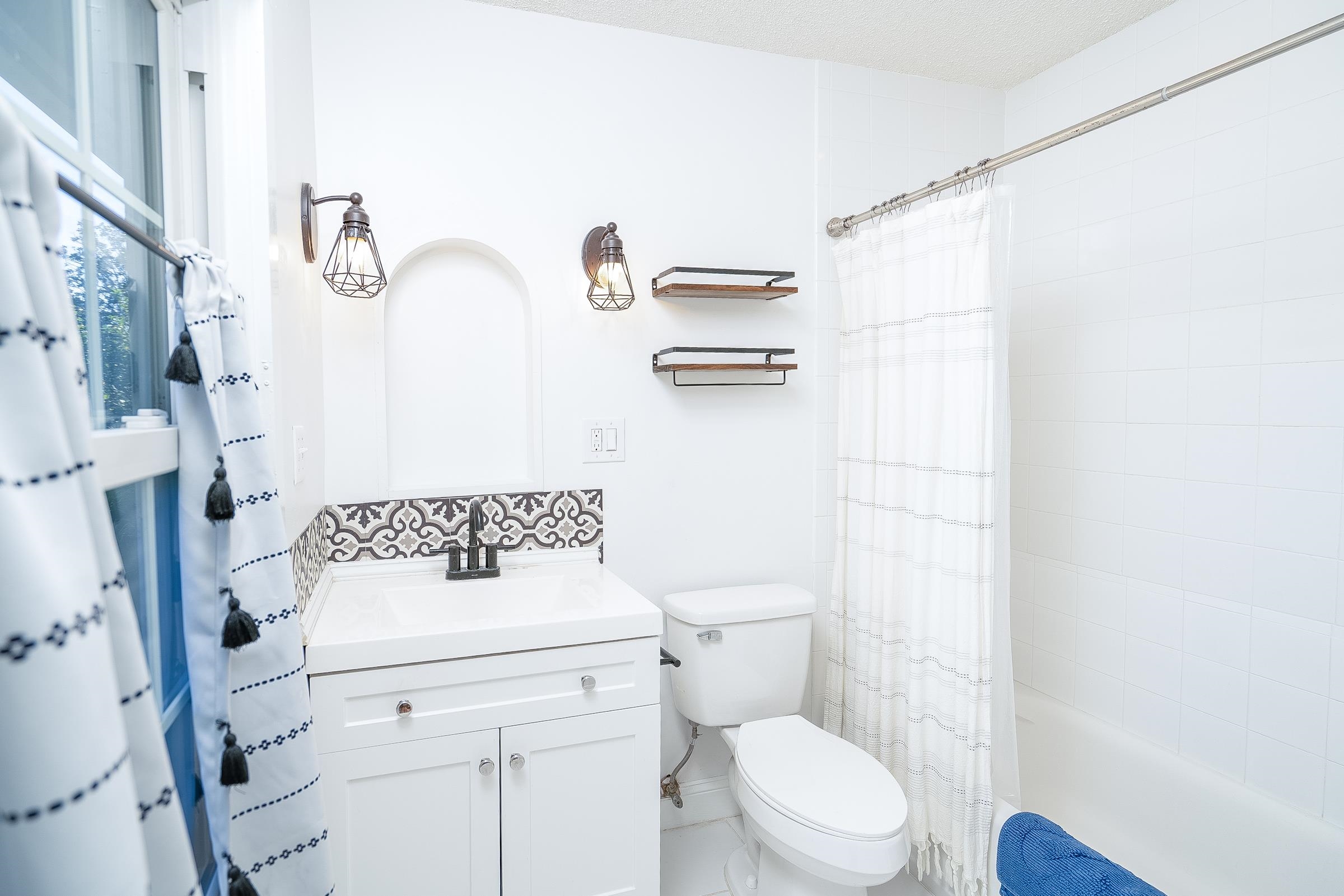 401 Zorayda Avenue St. Augustine, FL 32080 - Photo 21 of 41 a bathroom with a toilet and a shower