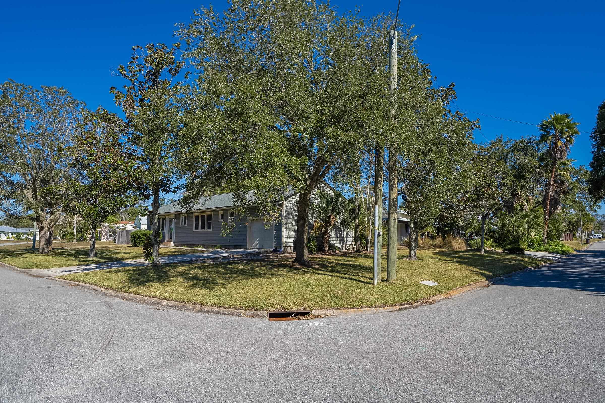 401 Zorayda Avenue St. Augustine, FL 32080 - Photo 4 of 41 a view of a house with swimming pool and sitting area