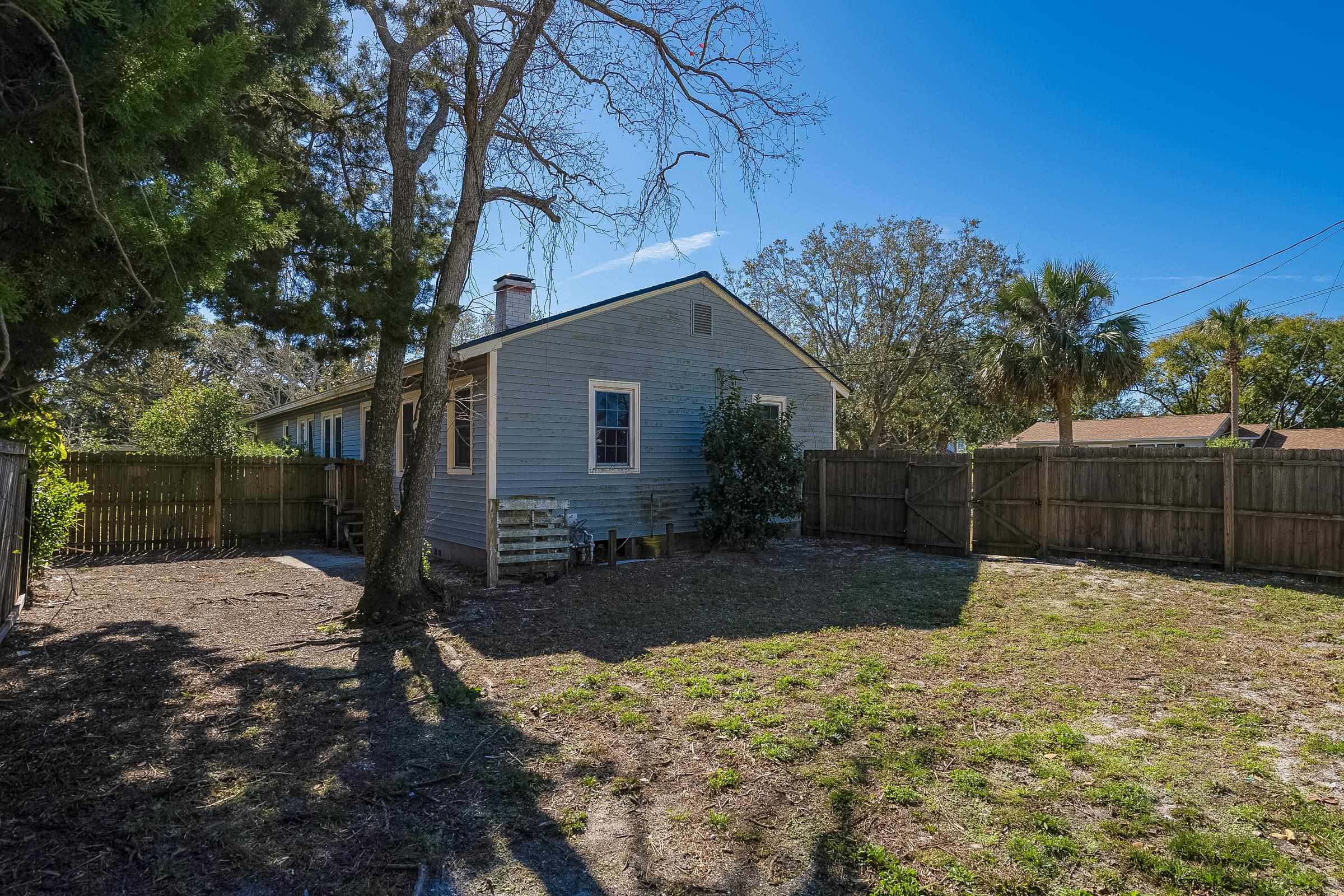 401 Zorayda Avenue St. Augustine, FL 32080 - Photo 41 of 41 a backyard of a house with table and chairs