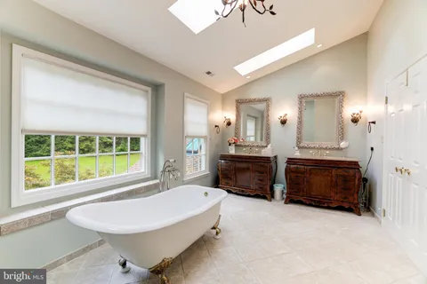 $1,550,000 | 5501 West Ridge View Drive, Fairfax, VA 22030