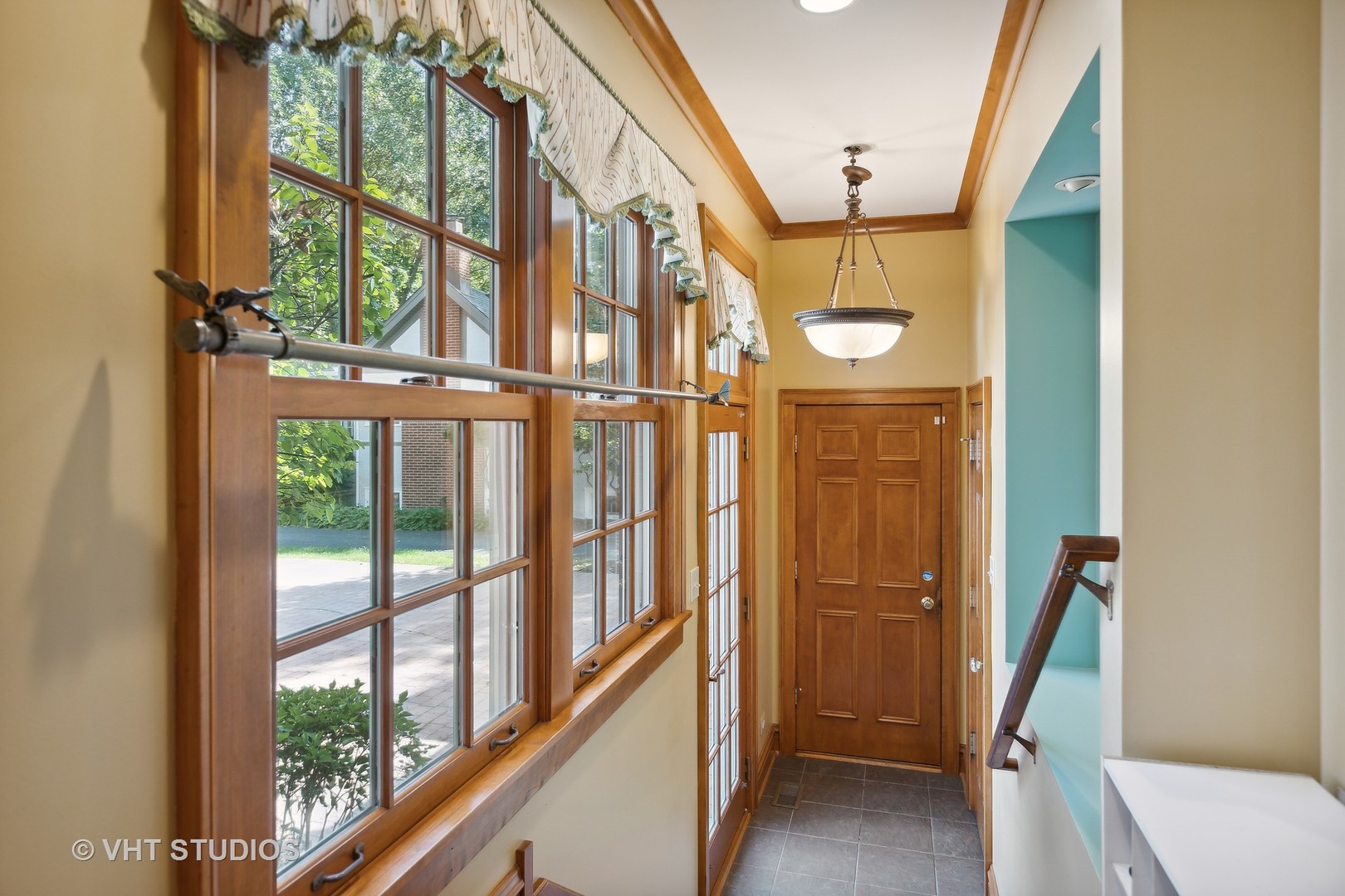 142 Akenside Road Riverside, IL 60546 - Photo 20 of 42 a view of an entryway