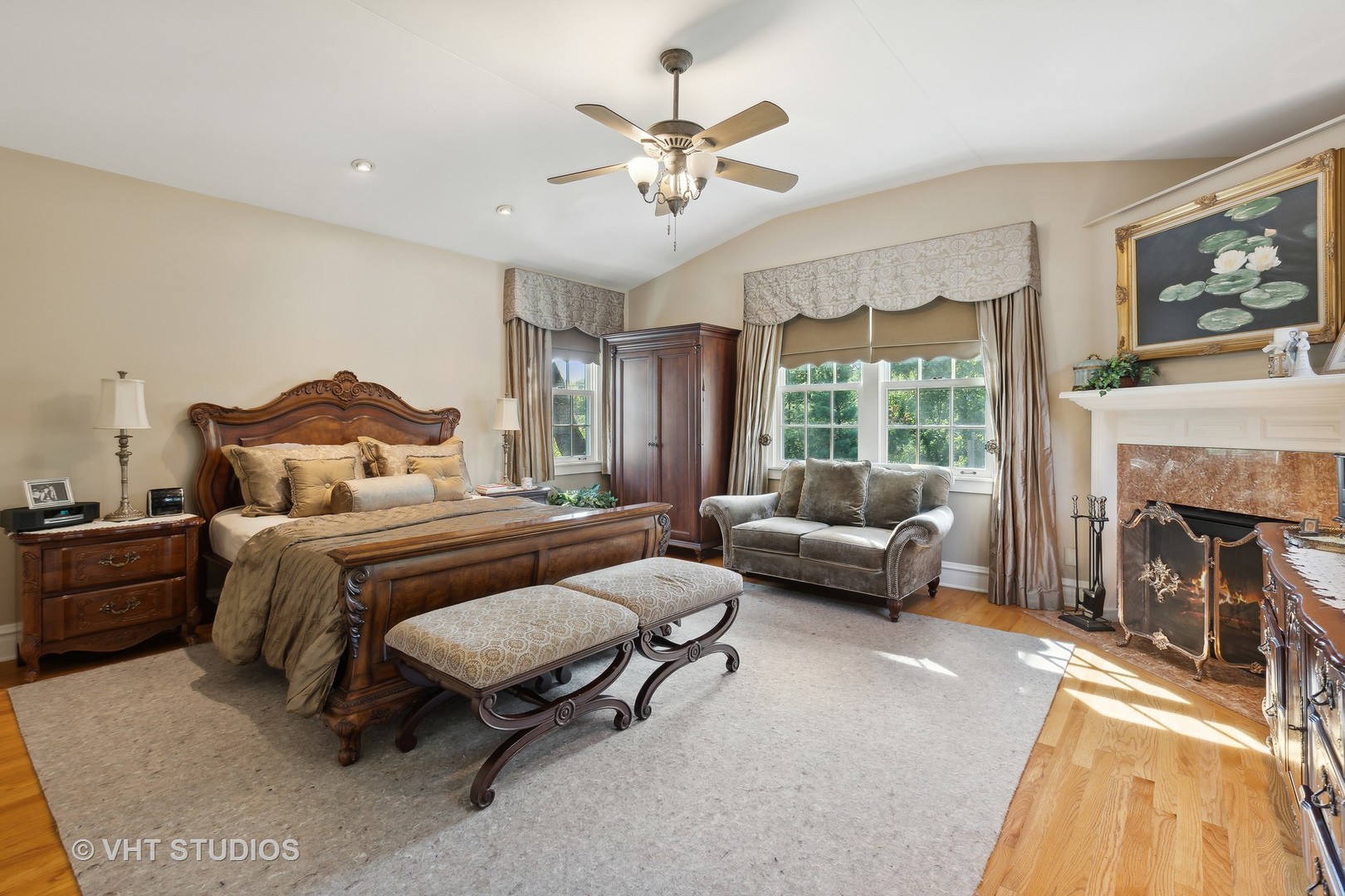 142 Akenside Road Riverside, IL 60546 - Photo 21 of 42 a bedroom with a bed and a couch