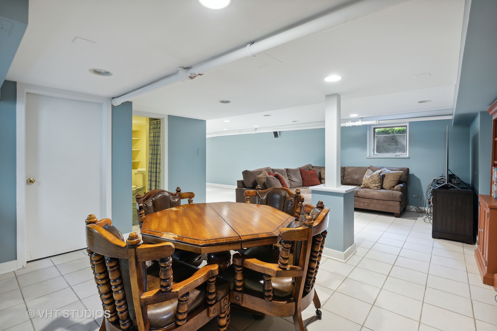 142 Akenside Road Riverside, IL 60546 - Photo 33 of 42 a view of a dining room with furniture and a potted plant