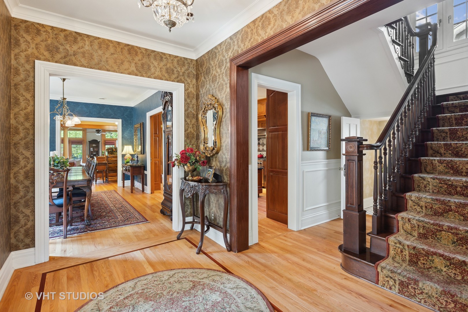 142 Akenside Road Riverside, IL 60546 - Photo 7 of 42 a view of a living room