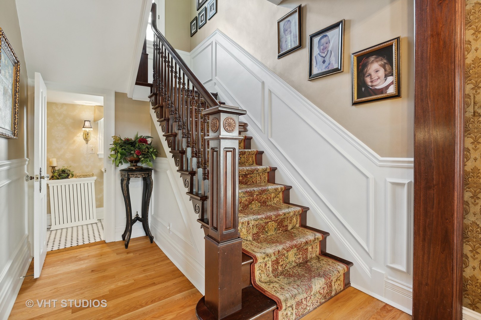 142 Akenside Road Riverside, IL 60546 - Photo 8 of 42 a view of entryway