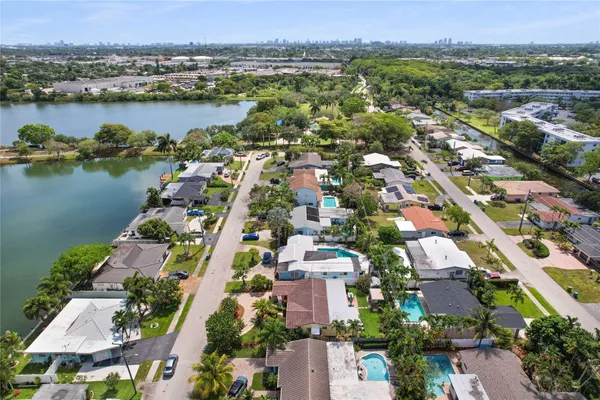 $575,000 | 1736 Northwest 39th Street, Oakland Park, FL 33309