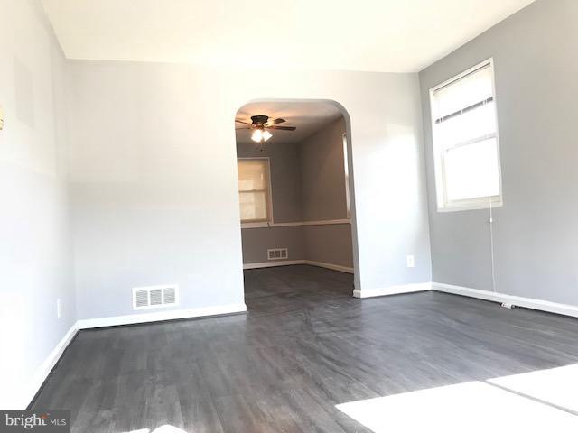 5430 Masefield Road Baltimore, MD 21229 - Photo 6 of 30 Living Room