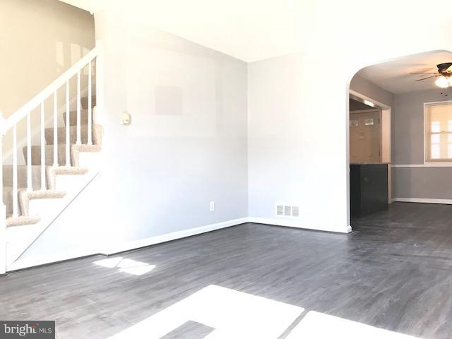 5430 Masefield Road Baltimore, MD 21229 - Photo 7 of 30 Living Room